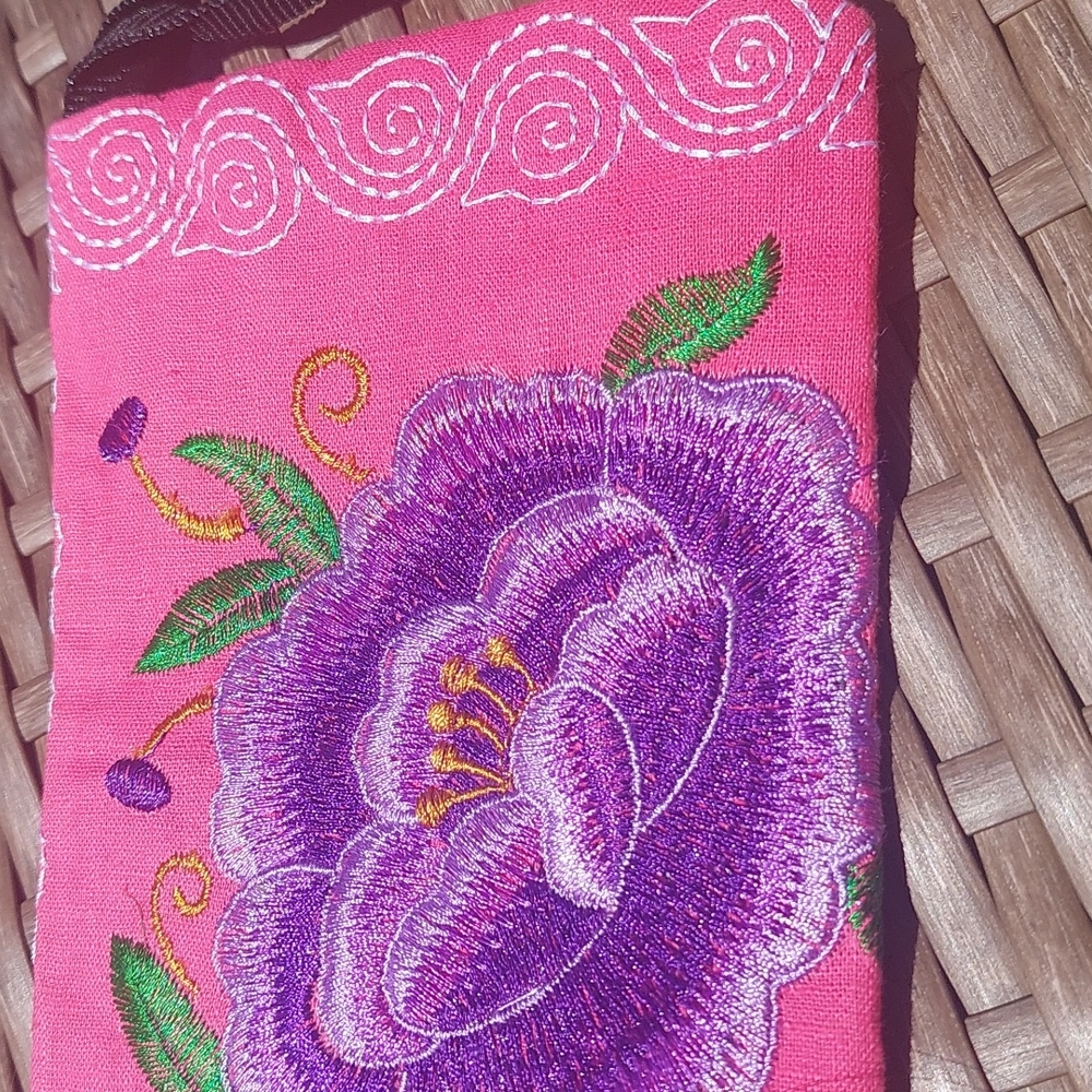 Pouch - Picture 2 of 5